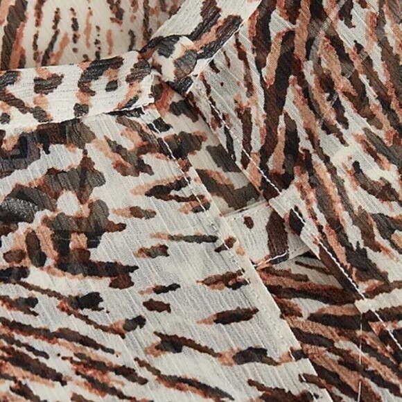 NWT Express Animal Print Ruffle Detail Sleeveless Top in Neutral Print SZ XS NWT - Picture 8 of 11